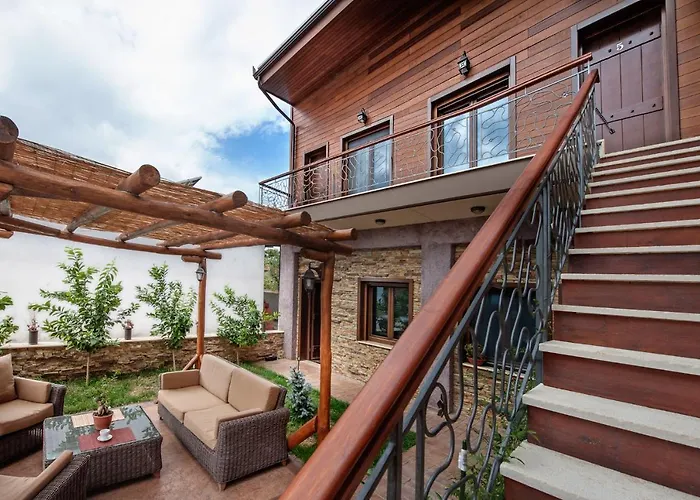 Polys Guest House