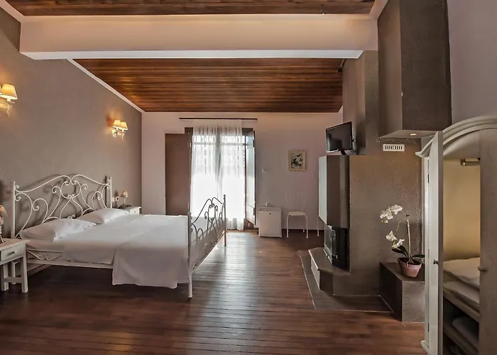 Polys Guest House
