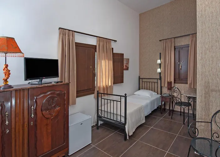 Polys Guest House